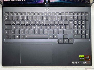 The keyboard is pretty decent, and sports 24-zone RGB illumination. (Image source: Andreas Osthoff of Notebookcheck)