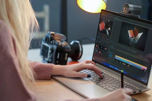 Lenovo opens its Magic Bay modular laptop ecosystem to third-party device makers