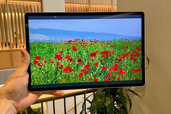 Lenovo's Yoga Tab Plus: A Premium Android Tablet That Challenges iPad and Galaxy Dominance