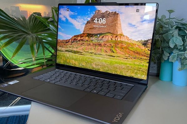 Lenovo Yoga Slim 7i Aura Edition: A MacBook Alternative With Practical AI Features