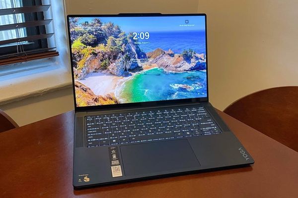 Lenovo Yoga Slim 7x: How Snapdragon X Elite and OLED Are Redefining the Ultraportable Workhorse