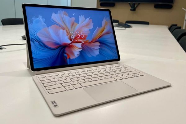 Lenovo Yoga Tab Plus Review: When Tablet Hardware Outshines Its Software Ambitions