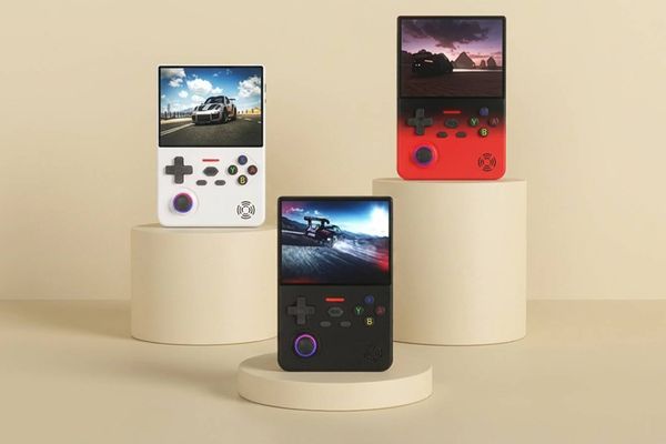 Lenovo’s China‑Only G02 Retro Handheld Ships With Thousands of Pre‑Installed ROMs, Including Unlicensed Nintendo Titles