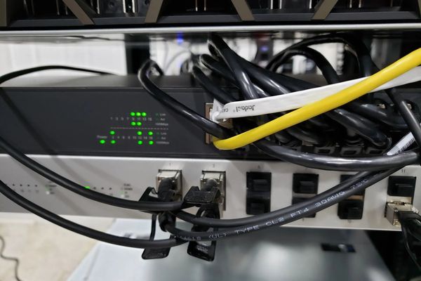 Linux 7.0 Networking: Prepping For WiFi 8 UHR While Dropping Last Parallel Port Ethernet Driver