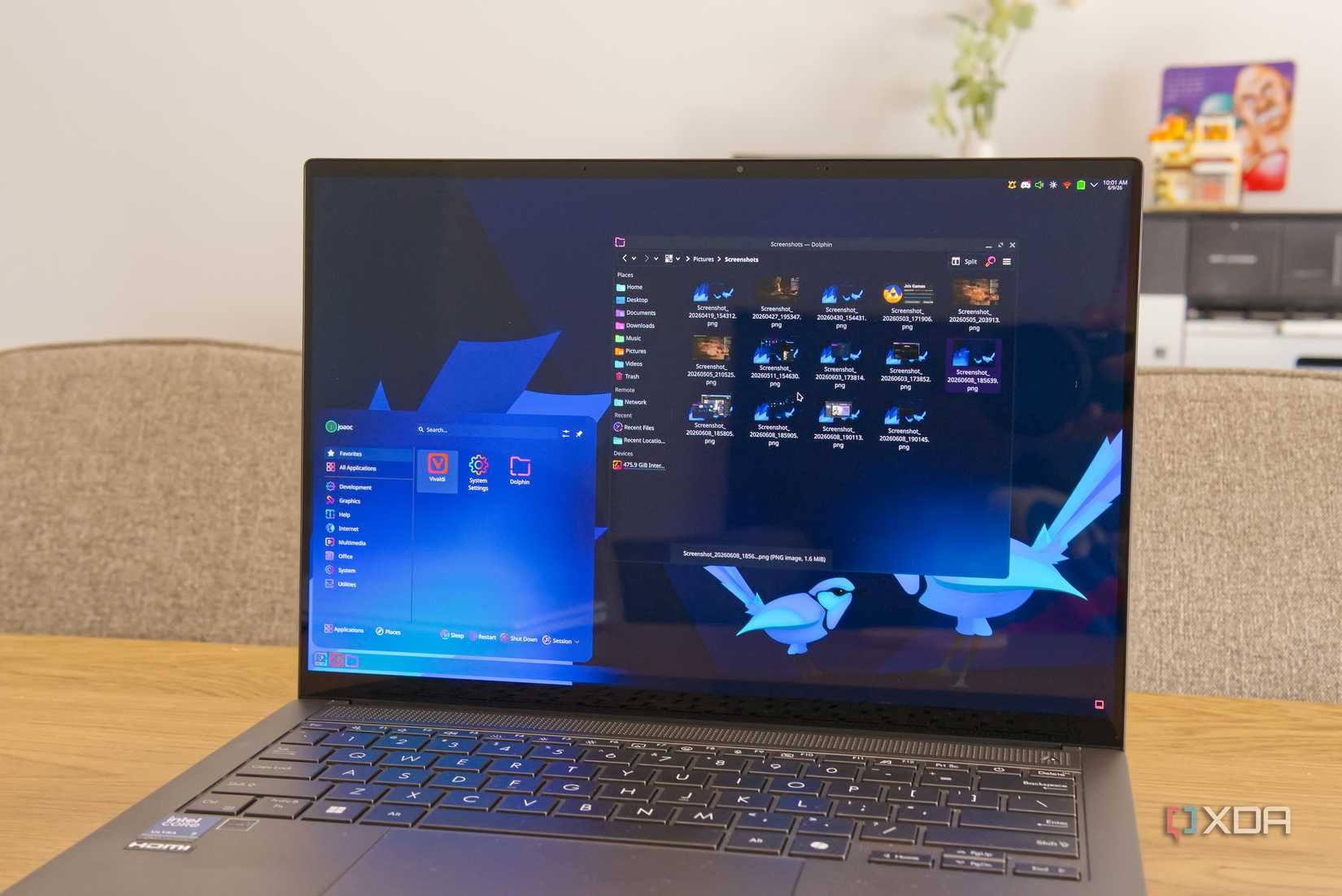 A laptop running Arch Linux with KDE Plasma