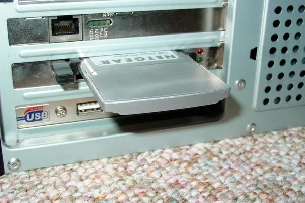 Linux 7.1 Removes Some Obsolete PCMCIA Drivers That Likely Haven't Been Used In Years