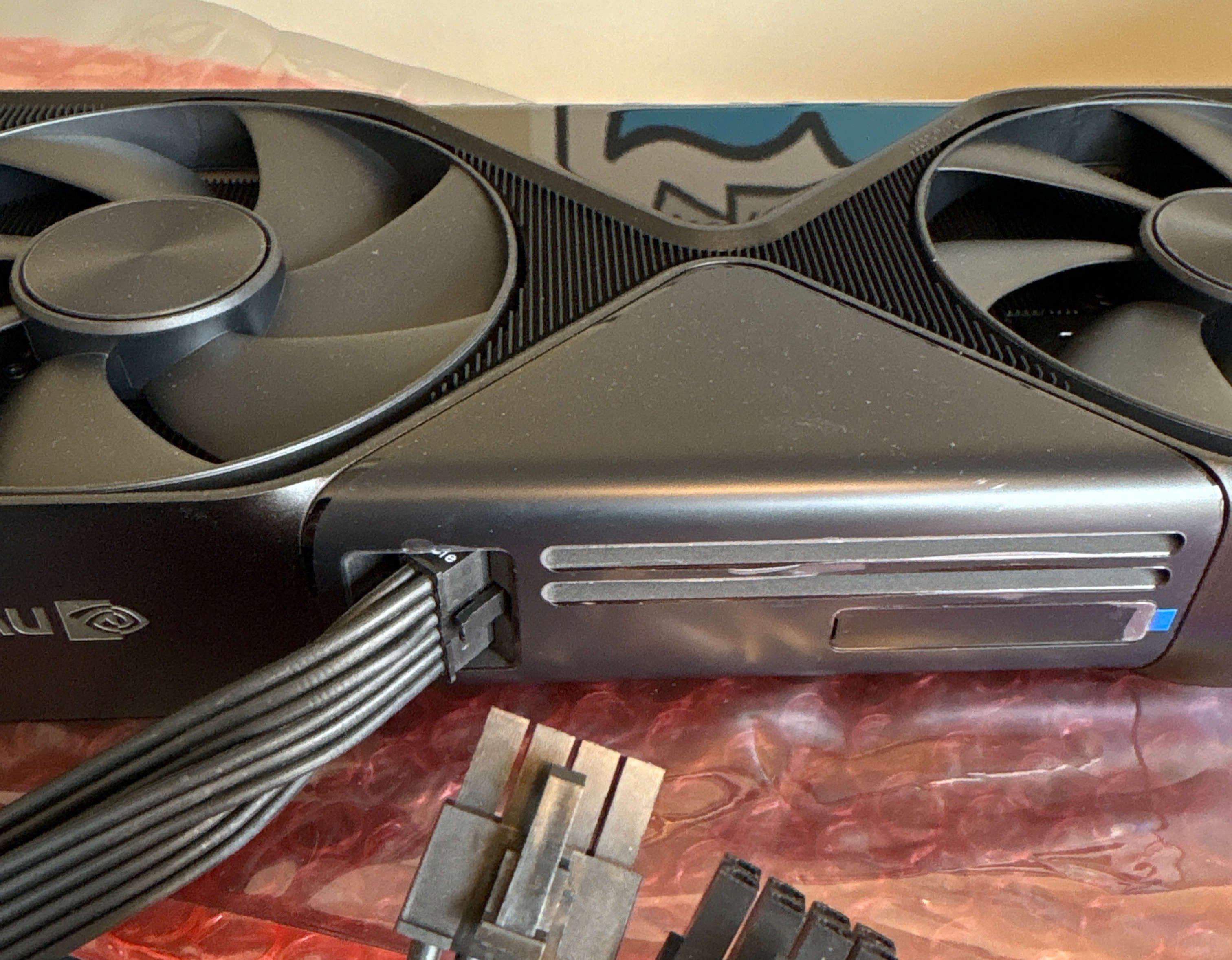 Figuring out the power connectors for the RTX 6000 Pro