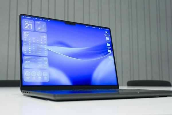 M4 MacBook Air vs. M5 MacBook Pro: Decoding Apple's Laptop Dichotomy for Developers and Creators