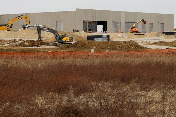 Maine Governor Vetoes Data Center Moratorium, Citing Economic and Technical Concerns