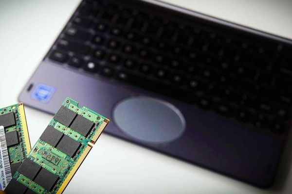 Memory Crunch Forces PC Makers to Raise Prices Amid AI Boom