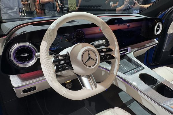 Mercedes Reverses Touchscreen Trend: Data Drives Return to Physical Buttons