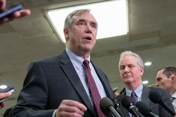 Senators Merkley and Klobuchar Target Prediction Markets with New Ethics Bill