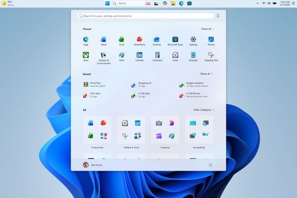 Microsoft restores Windows 10‑style taskbar flexibility in Windows 11 Insider builds
