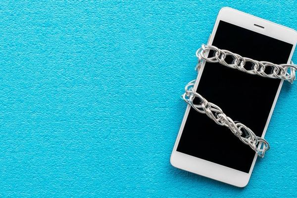 Microsoft Authenticator to nuke Entra creds on rooted and jailbroken phones