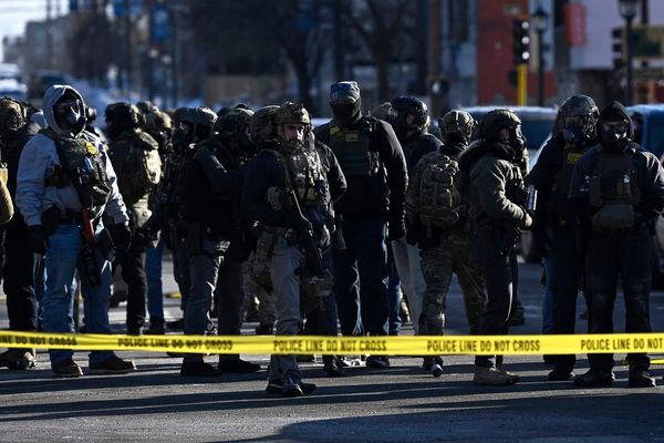 Minnesota Gov. Tim Walz vows state investigation into shooting amid 'lies' from DHS