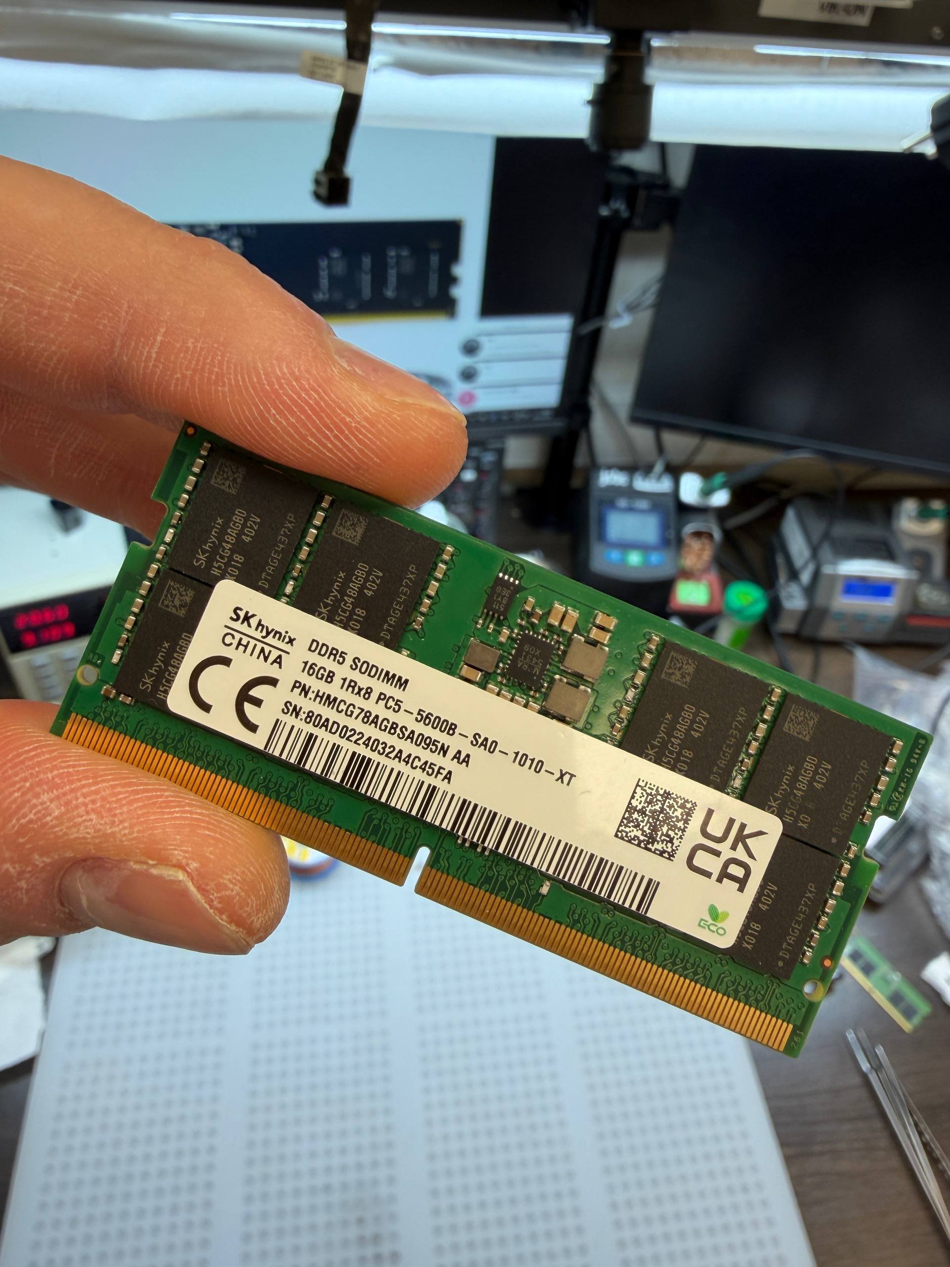 Building DIY DDR5 desktop memory using laptop sticks