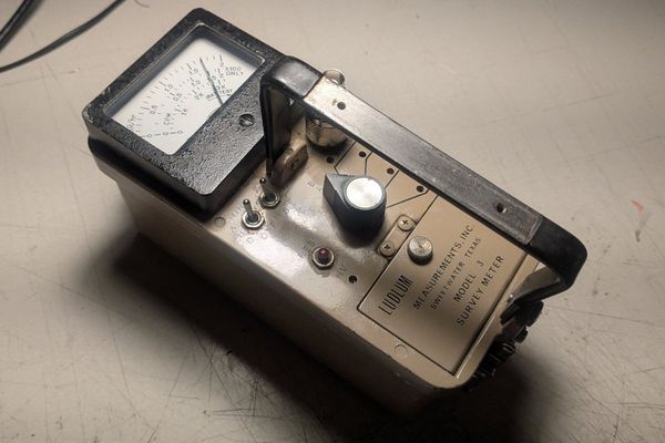 Modifying a Ludlum Model 3 Geiger Counter for Rock Hunting