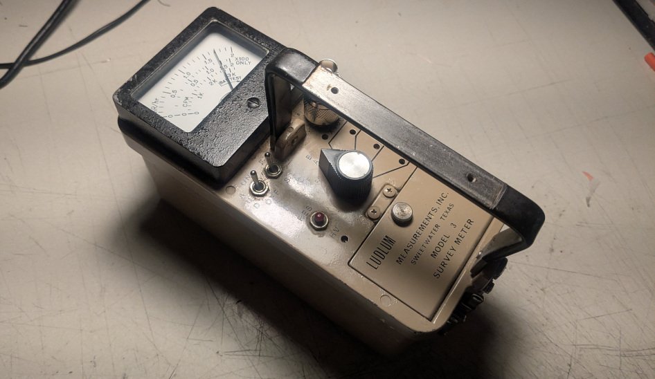 Modifying a Gieger counter for rock collecting: (Maurycy's blog)