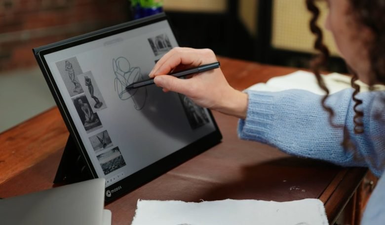 Modos Flow is a 13.3 inch E Ink monitor with a 60 Hz display, open source firmware, touch & stylus support (crowdfunding) - Liliputing