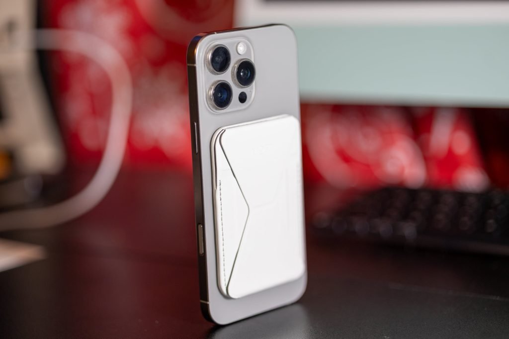 MOFT's long-awaited MagSafe kickstand wallet with Find My support is now available - 9to5Mac