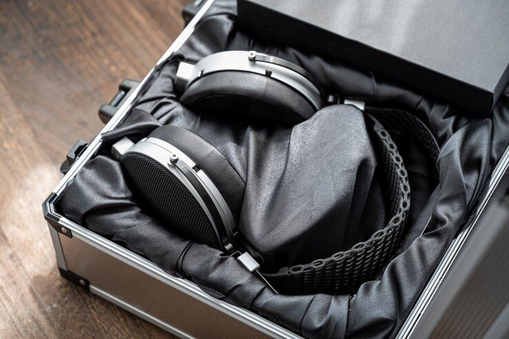 The Moondrop Skyland comes packaged in an aluminum case. (Image source: Moondrop)