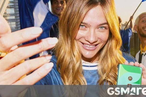 Motorola Razr FIFA World Cup Edition Hits Market with Gold Accents