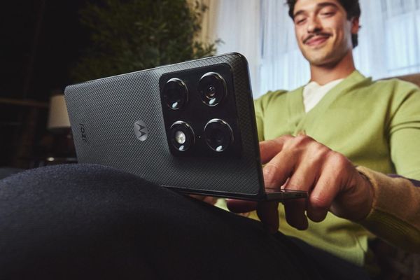 Motorola Razr Fold Edges Out Galaxy Z Fold7 in DxOMark Camera Rankings