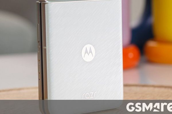 Motorola's 2025 Razr Foldables Finally Get Android 16 Update in the US