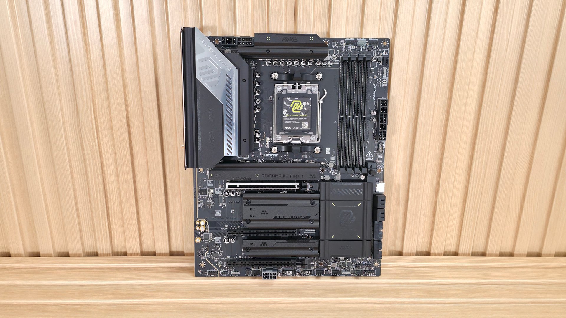 MSI MAG B850 Tomahawk Max Wifi II - board pictures