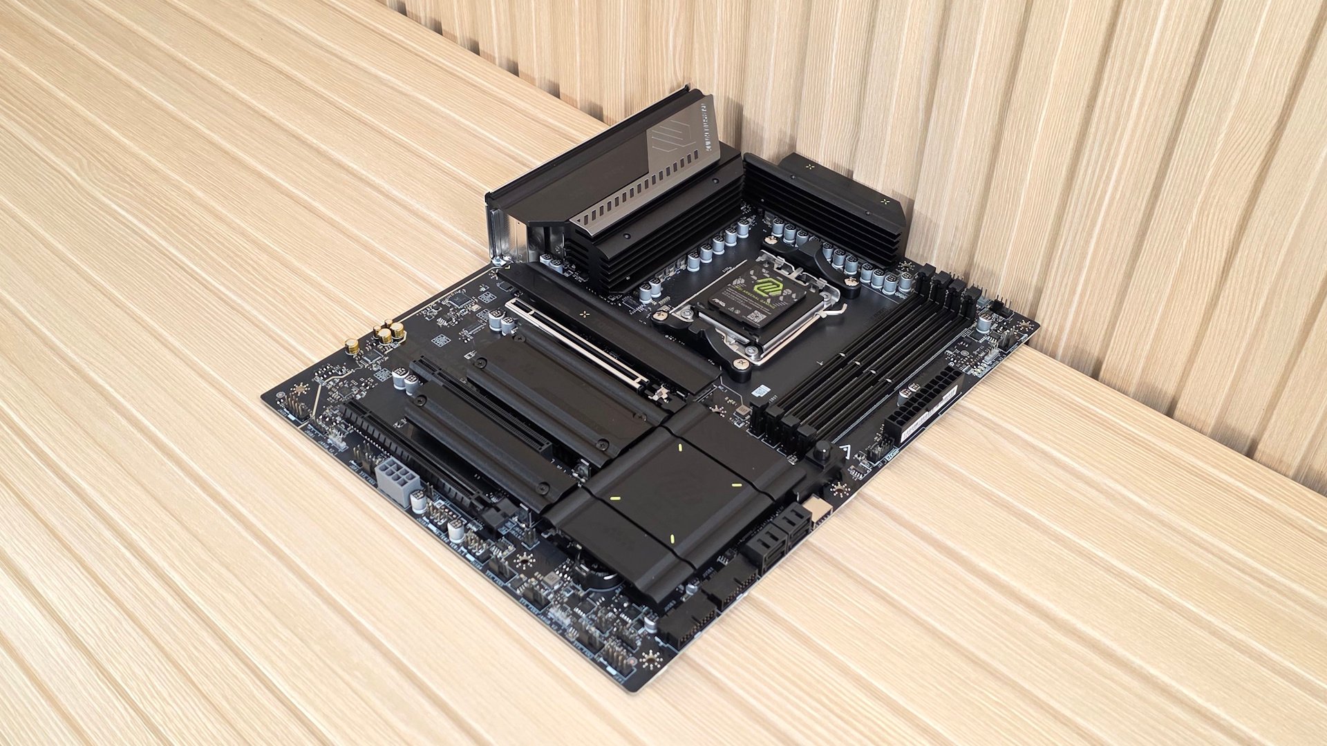 MSI MAG B850 Tomahawk Max Wifi II - board pictures