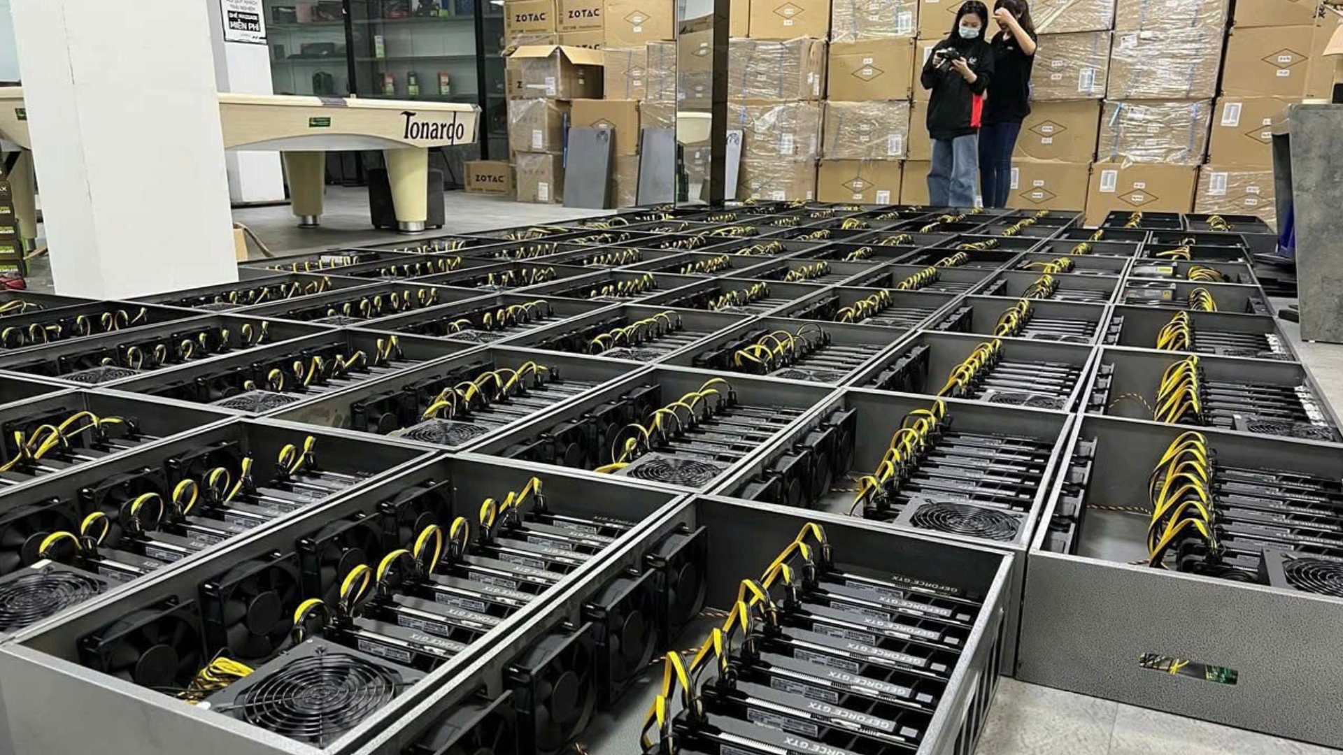Crypto mining rigs for the cryptocurrency Pearl