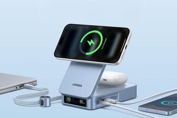 New folding Ugreen Wireless Power Bank with digital display arrives