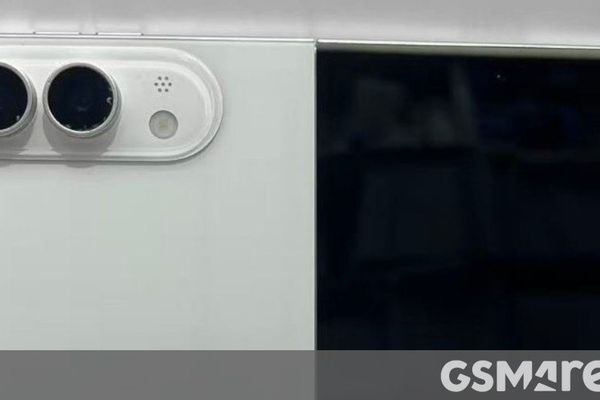 Apple iPhone Ultra Dummy Unit Leaks Give Us the Clearest Look Yet at Apple's First Foldable