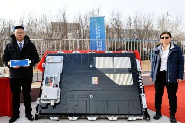 Chinese Research Team Shatters Battery Limits with 700 Wh/kg Density at -50°C