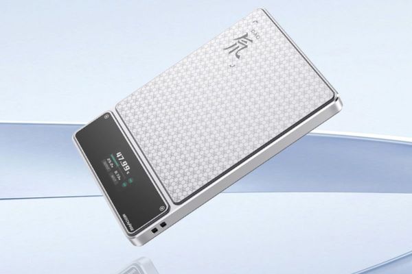 RedMagic Deuterium Power Card Pro: A Slimmer, Faster Magnetic Power Bank