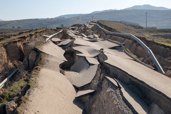 MIT Study Reveals Conditions for 'Boomerang' Earthquakes on Simple Faults