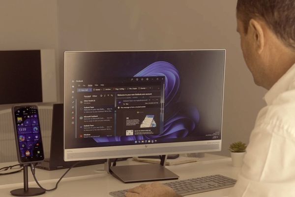 NexPhone: Triple-OS smartphone challenges mobile-desktop convergence