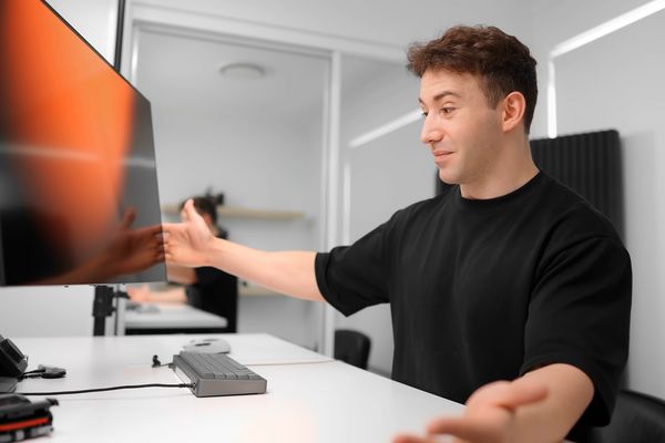 OLED Burn-In Test: 3,000 Hours of Gaming Leaves Only Faint Marks on Premium Monitor