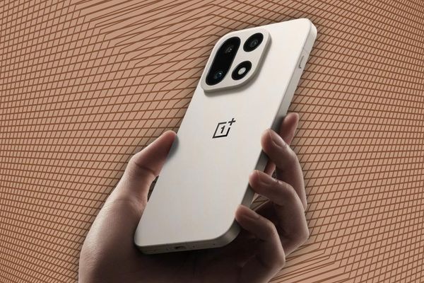 OnePlus 15 Bets Big on Battery Life With Record 7,300mAh Powerhouse