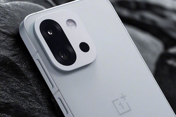 OnePlus 15s Revival: Compact Flagship Returns with Camera Redesign