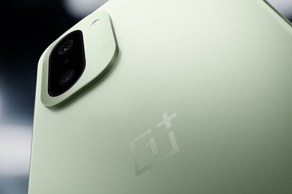 OnePlus 15T Specs Confirmed: Compact Flagship Packs 7,500mAh Battery and 165Hz Display