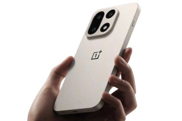 OnePlus 15T: Compact Flagship Redefines Battery Expectations with 7,500mAh Cell