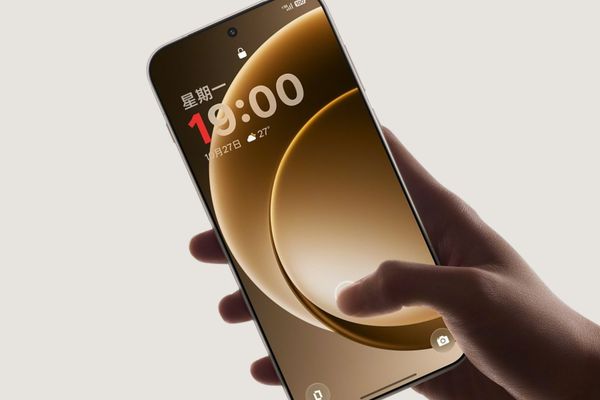 OnePlus 15T: Compact Flagship Spy Shot Reveals Dual Camera Design