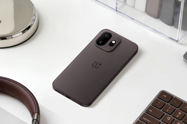 OnePlus 16 Leak Reveals Major Upgrades: 200MP Zoom Camera, Next-Gen Chipset, and Massive Battery
