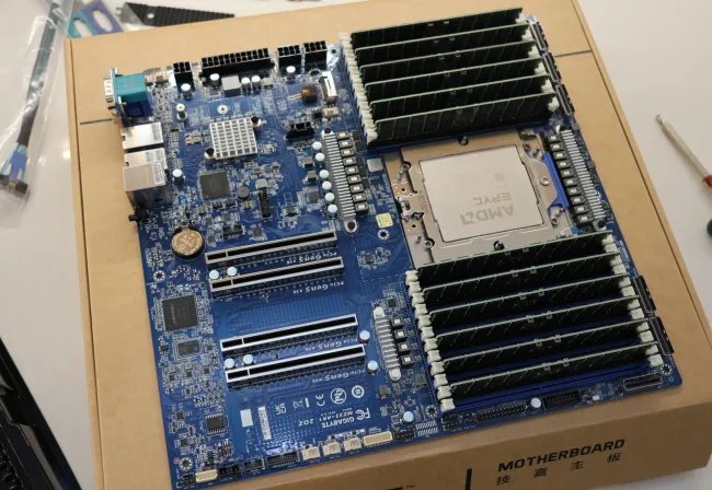 Gigabyte MZ33-AR1 motherboard