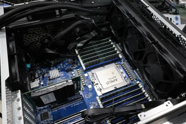 AMD EPYC 9005 server setup with Gigabyte motherboard