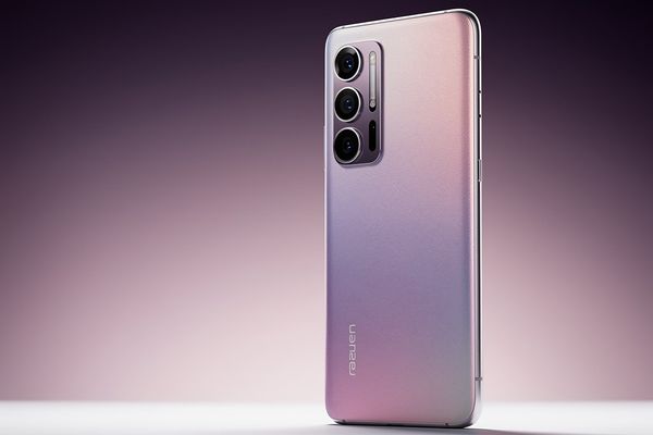 Oppo Reno15 Pro (India Edition) Hands-On: Premium Design Meets Impressive Camera Array