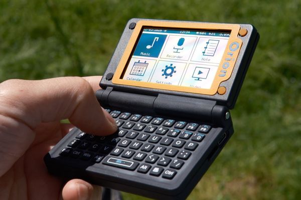 Orion PDA: A Retro-Future Pocket Computer with Solar Charging