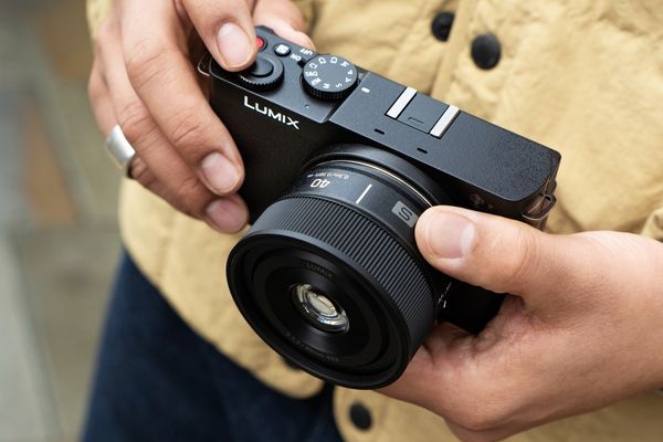 Panasonic's Ultra-Portable 40mm f/2.0 Lens Targets Street Photographers and Vloggers