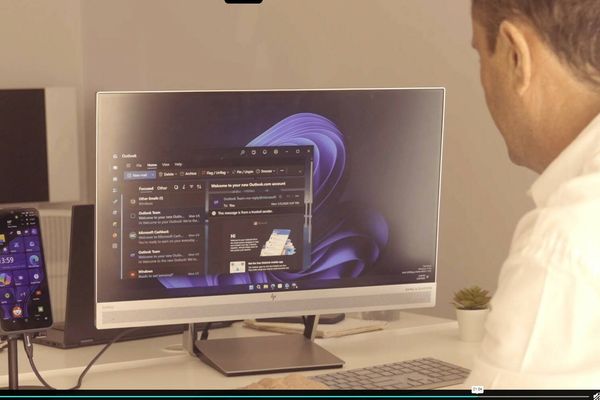 New Dual-Boot Devices Challenge Mobile Ecosystem Lock-In